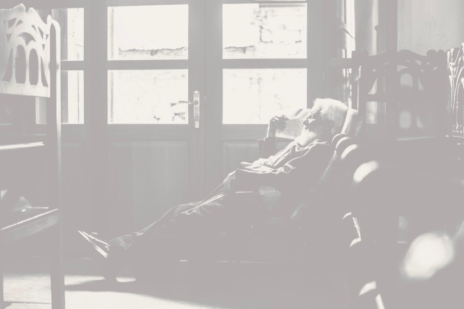 ON THE RARE COMFORT OF A QUIET ROOM